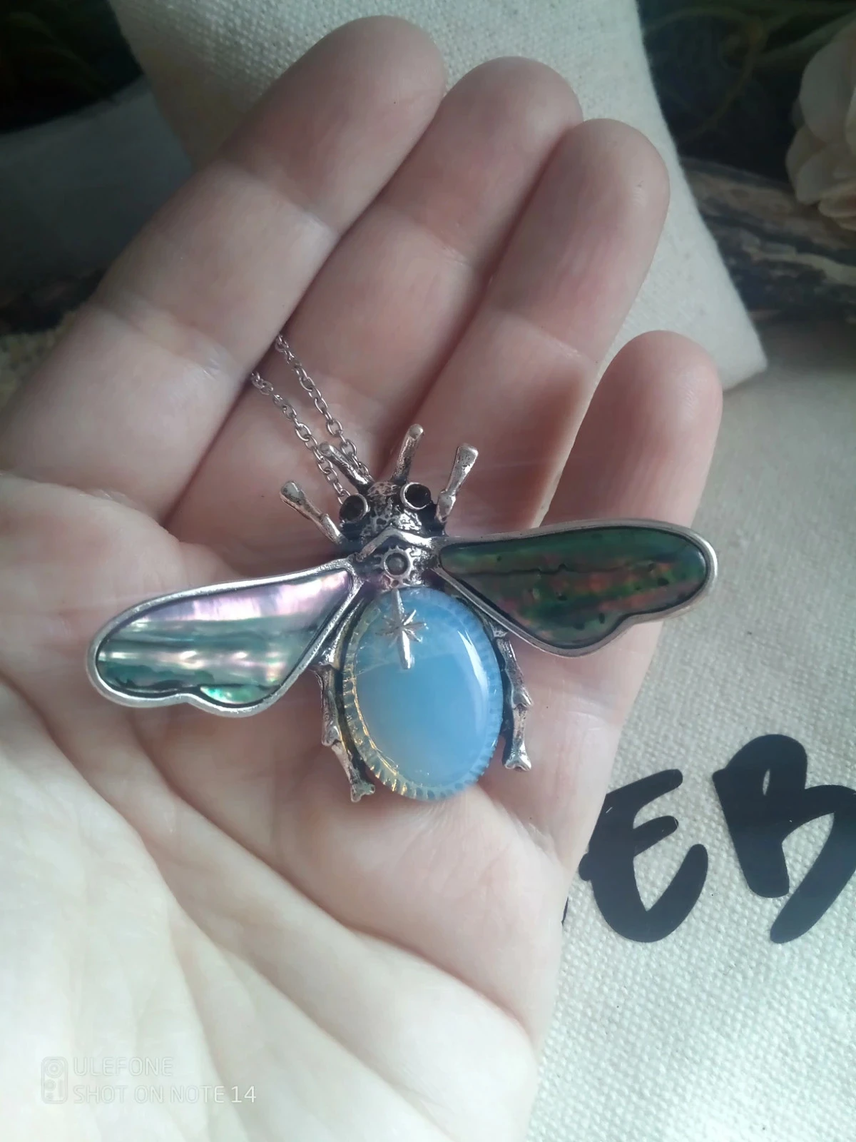 Collier coléoptère pierres ormeaux et opaline – photo 3